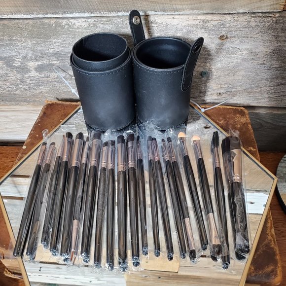 Makeup Brushes - Set of 20 - Black Handles - 6" long - with Leather Travel Case - Picture 5 of 11